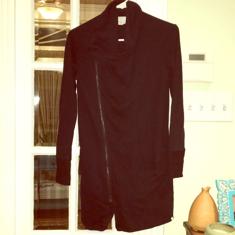 Stylish black zip up!